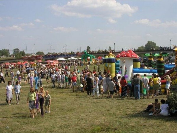 
                День города Брест в 2002 году
            