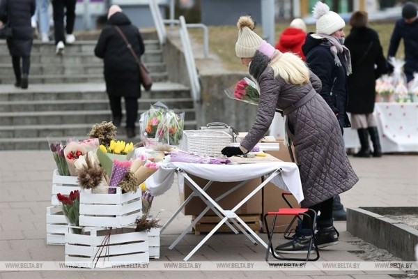 В Бресте стартовали цветочные ярмарки. Фоторепортаж