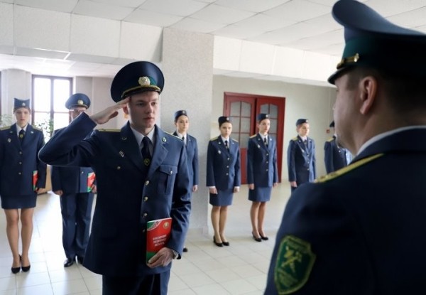 Молодые сотрудники Брестской таможни принесли присягу Молодые сотрудники Брестской таможни принесли присягу