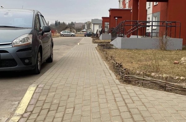 Нестраховой случай. Белорус сбросил полено на Mazda соседа, потому что «не может купить такую машину» Нестраховой случай. Белорус сбросил полено на Mazda соседа, потому что «не может купить такую машину»