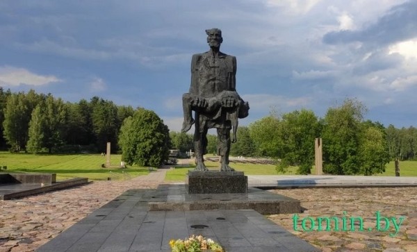 Мемориальный комплекс «Хатынь»: трагедия сожженной деревни Мемориальный комплекс «Хатынь»: трагедия сожженной деревни