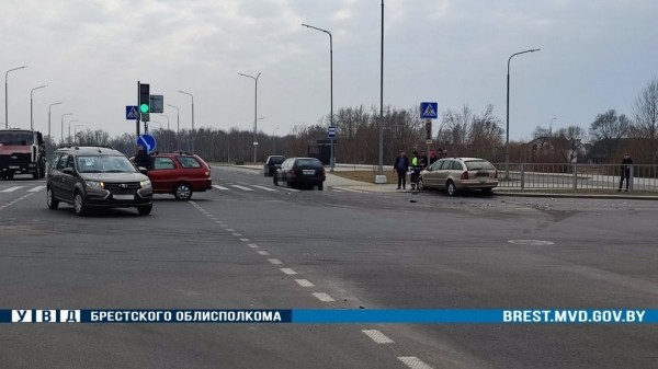 ДТП с тремя автомашинами произошло в Бресте ДТП с тремя автомашинами произошло в Бресте