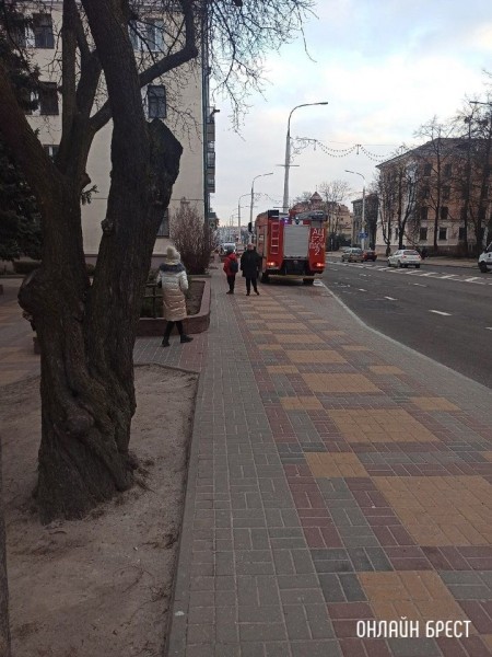 Читатель: Кто в курсе, что вчера случилось на Ленина в Бресте?
Читатель: Кто в курсе, что вчера случилось на Ленина в Бресте?