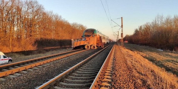 Поезд протаранил трактор с прицепом в Беларуси. Фото и видео Поезд протаранил трактор с прицепом в Беларуси. Фото и видео