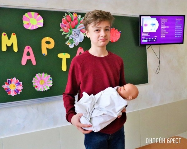 
                Читатель: Конкурсная программа к Международному женскому дню в средней школе № 28 г. Бреста
            