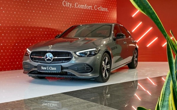 Машины без ценников и пустые автосалоны. Какие иномарки остались в Беларуси спустя неделю