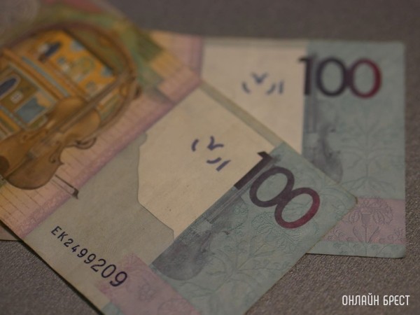 Белоруска поддалась на уговоры мошенников торговать валютой и потеряла 10 тысяч рублей