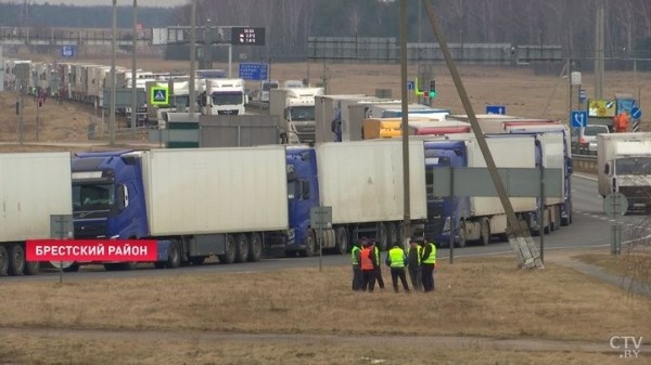 Польша лишь на 70% выполняет свои обязательства по оформлению большегрузов. Комментарий Брестской таможни Польша лишь на 70% выполняет свои обязательства по оформлению большегрузов. Комментарий Брестской таможни