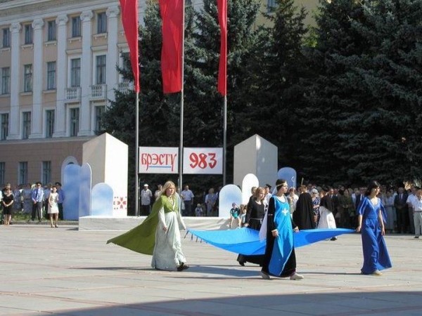 
                День города Брест в 2002 году
            
