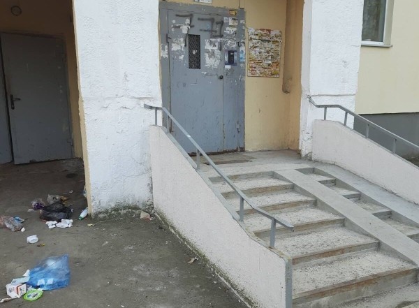 Нестраховой случай. Белорус сбросил полено на Mazda соседа, потому что «не может купить такую машину» Нестраховой случай. Белорус сбросил полено на Mazda соседа, потому что «не может купить такую машину»