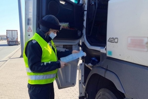 Белорусский дальнобойщик использовал один «дозвол» дважды. И вот что вышло Белорусский дальнобойщик использовал один «дозвол» дважды. И вот что вышло