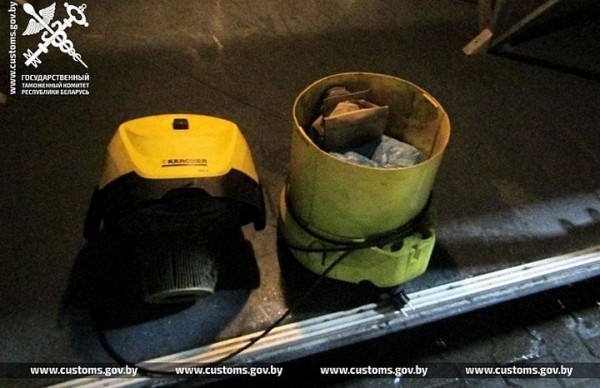 Водитель рейсового автобуса на границе спрятал кошельки для криптовалют внутри пылесоса. Случай на границе в Бресте Водитель рейсового автобуса на границе спрятал кошельки для криптовалют внутри пылесоса. Случай на границе в Бресте