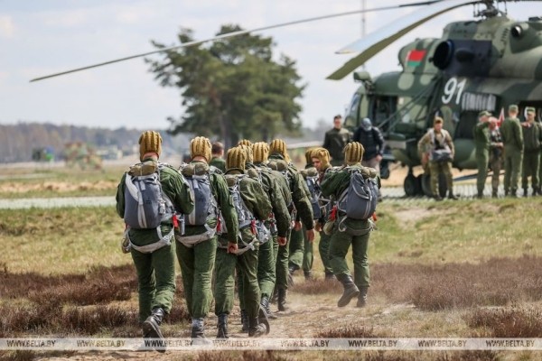 Батальонное тактическое учение проходит под Брестом Батальонное тактическое учение проходит под Брестом