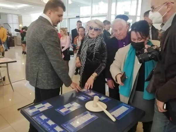 В Бресте прошел аукцион первой партии новых проездных билетов для городского общественного транспорта