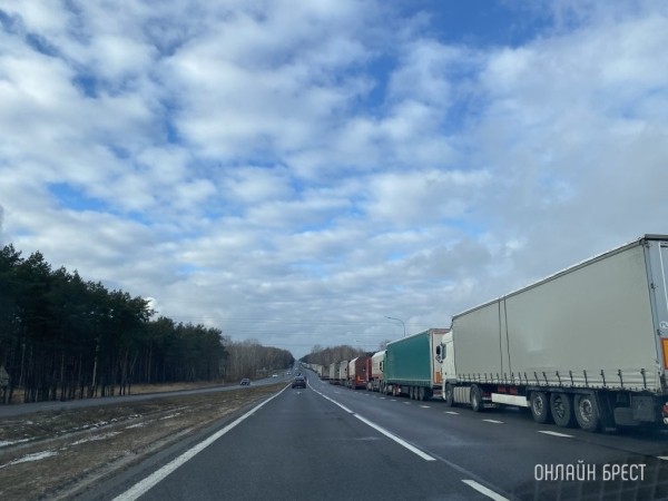 Как изменилось число фур на выезд из Беларуси после 9 апреля. Данные Госпогранкомитета Беларуси Как изменилось число фур на выезд из Беларуси после 9 апреля. Данные Госпогранкомитета Беларуси