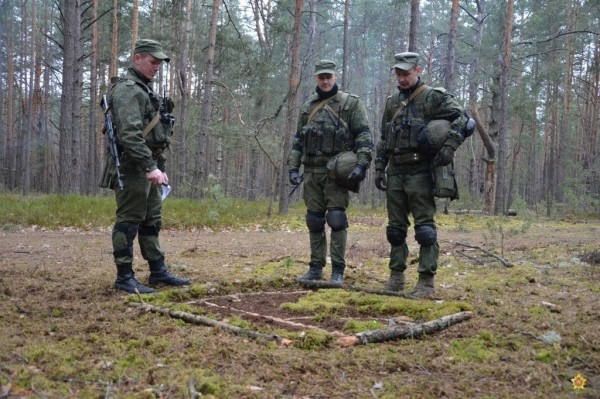 На полигоне Брестский десантники отработали действия по борьбе с незаконным вооруженным формированием На полигоне Брестский десантники отработали действия по борьбе с незаконным вооруженным формированием