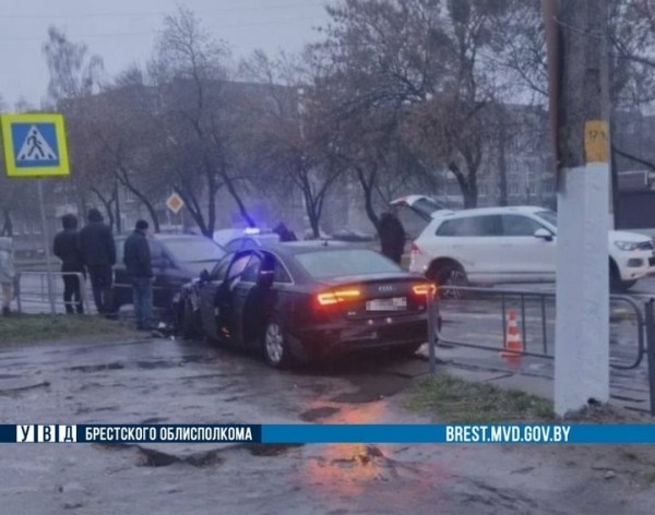 18-летний водитель «Ауди» устроил ДТП в Пинске 18-летний водитель «Ауди» устроил ДТП в Пинске