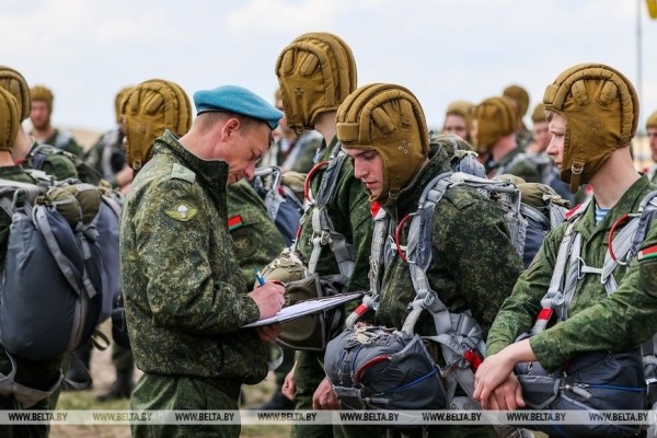 Батальонное тактическое учение проходит под Брестом Батальонное тактическое учение проходит под Брестом