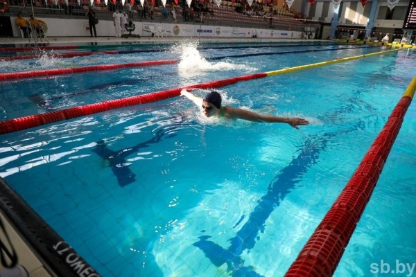 Открытый чемпионат Беларуси по плаванию стартовал в Бресте. Фоторепортаж