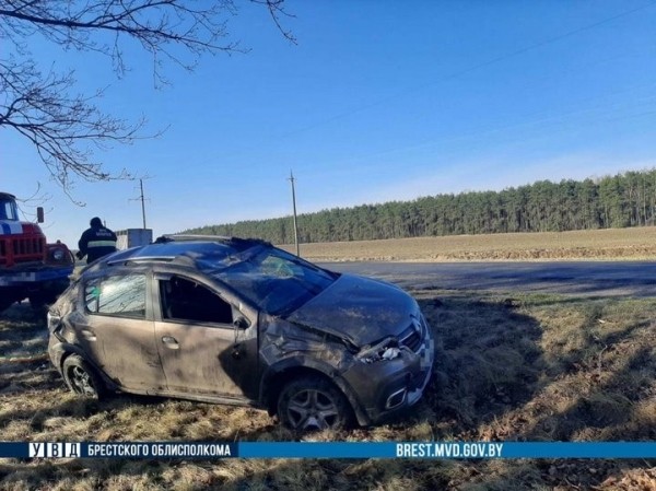 Автомобиль перевернулся. Под Брестом произошло серьёзное ДТП