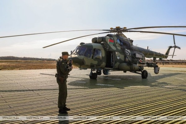 Батальонное тактическое учение проходит под Брестом Батальонное тактическое учение проходит под Брестом