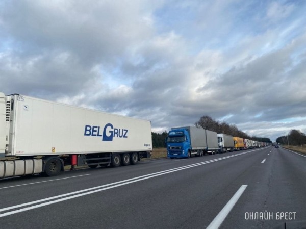 Литва пропустит застрявшие на границе белорусские и российские фуры