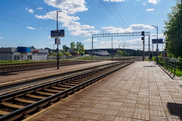 &laquo;Зачем-то возвращались с вокзала домой&raquo;. Что известно про семью, погибшую под поездом в Ратомке