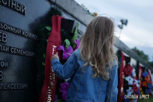 Директор мемориального комплекса «Брестская крепость-герой»: в сердцах белорусов живут память и чувство благодарности защитникам Отечества Директор мемориального комплекса «Брестская крепость-герой»: в сердцах белорусов живут память и чувство благодарности защитникам Отечества