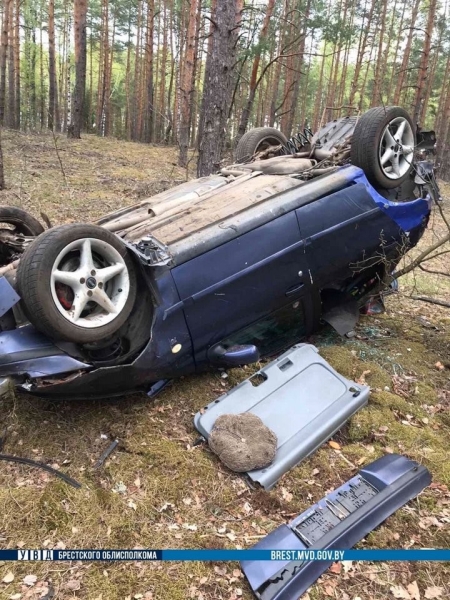 В Брестской области пьяный водитель перевернулся на Fiat В Брестской области пьяный водитель перевернулся на Fiat