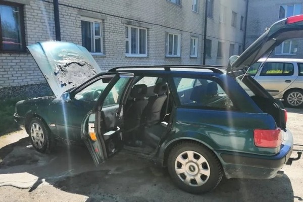 В Березе автомобиль загорелся во время движения