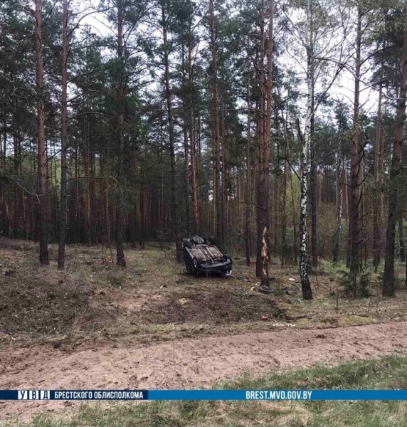В Брестской области пьяный водитель перевернулся на Fiat В Брестской области пьяный водитель перевернулся на Fiat