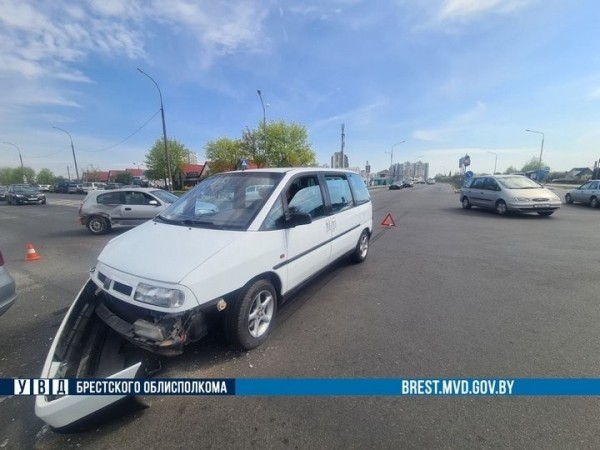 21-летний брестчанин на &laquo;Ниссан&raquo; не пропустил &laquo;Фиат&raquo;