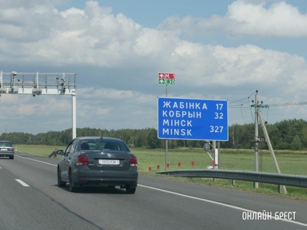 В Беларуси продажи новых авто снизились в 3,5 раза В Беларуси продажи новых авто снизились в 3,5 раза