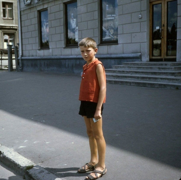 
                У гостиницы «Буг». Брест, 1968 год
            