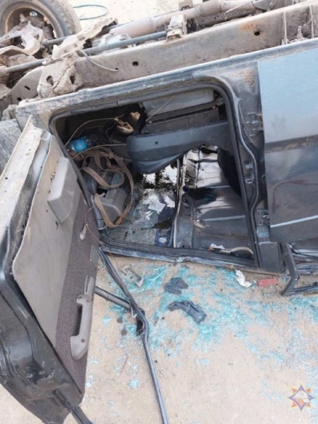 В Бресте перевернулся внедорожник. Работниками МЧС спасена девушка В Бресте перевернулся внедорожник. Работниками МЧС спасена девушка