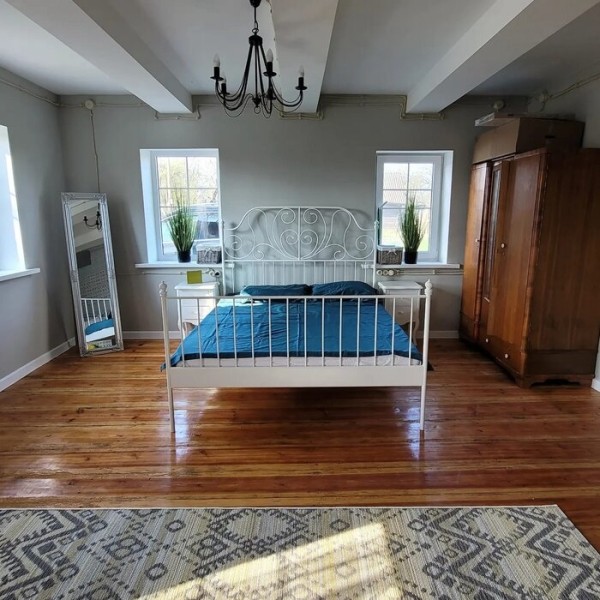 «Это была моя самая душевная инвестиция». Как белорусская бизнес-леди отремонтировала дом прадеда в деревне