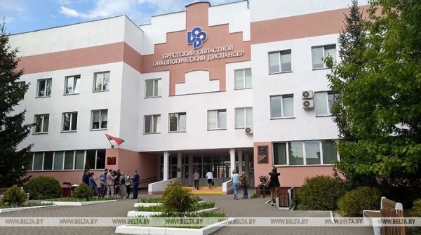 Мемориальную доску известному врачу-онкологу Константину Шелепеню открыли в Бресте