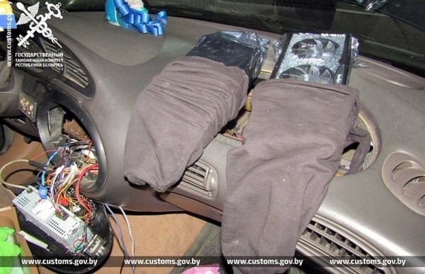 На таможне в Бресте пресекли попытку незаконного ввоза криптокошельков