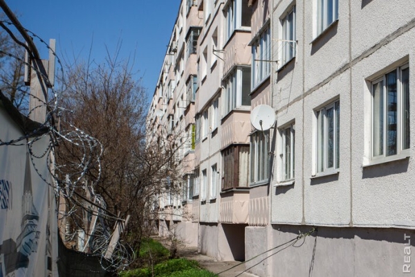 &laquo;В квартире не могу находиться больше 30 минут&raquo;. Как белорусам живется в жару в хрущевках