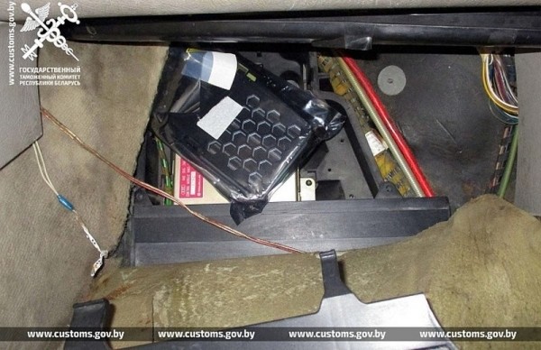 На таможне в Бресте пресекли попытку незаконного ввоза криптокошельков