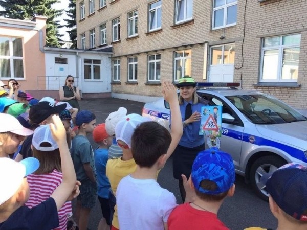 От кибершколы до палаточного лагеря. Чем занимают детей в школьных летних лагерях Бреста