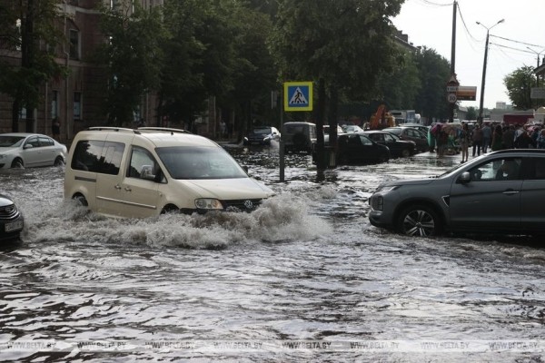 На Могилев сегодня обрушился ливень. Фотофакт На Могилев сегодня обрушился ливень. Фотофакт