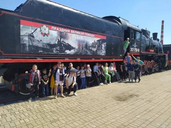 От кибершколы до палаточного лагеря. Чем занимают детей в школьных летних лагерях Бреста