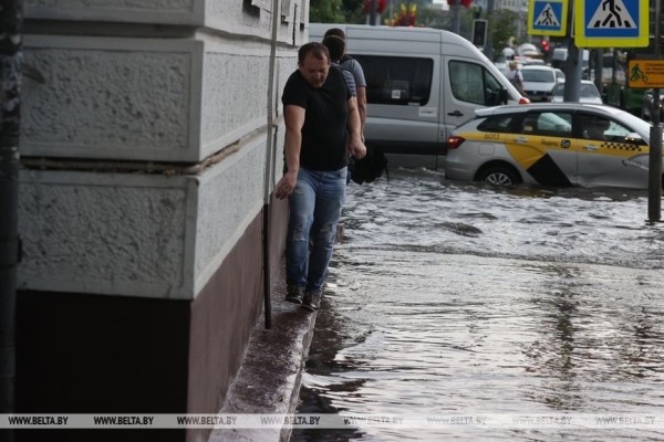На Могилев сегодня обрушился ливень. Фотофакт На Могилев сегодня обрушился ливень. Фотофакт