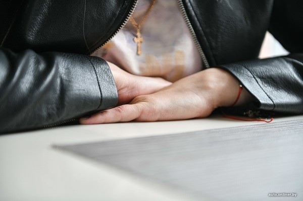 В Беларуси три человека купили BMW через счета-справки, а затем суд изъял машину как похищенную