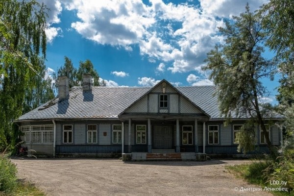 В Брестской области за 30 тысяч долларов продают панский дом с прудами