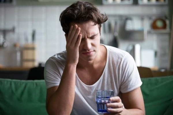 Врач назвал главную причину головной боли летом