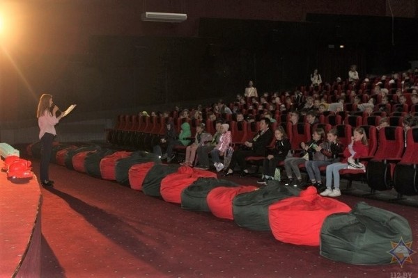 Брестские спасатели устроили настоящий праздник для жителей областного цента Брестские спасатели устроили настоящий праздник для жителей областного цента