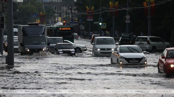 На Могилев сегодня обрушился ливень. Фотофакт На Могилев сегодня обрушился ливень. Фотофакт