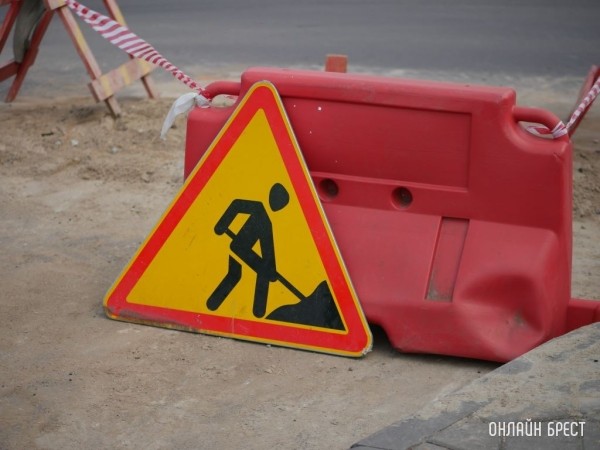 Брестских водителей просят не парковаться на участке улицы Гоголя